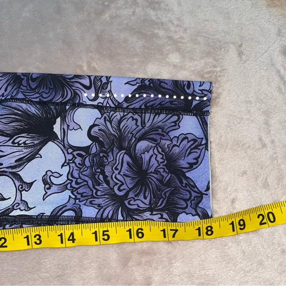 Lululemon floral crop leggings size 6 - Picture 13 of 14